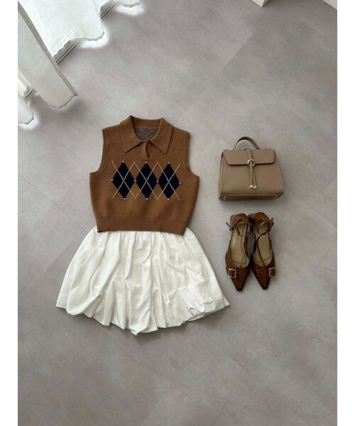 dazzlin（ダズリン）の「Tストラップベルトパンプス（パンプス・レディース・ボルドー/キャメル/ブラック・MEDIUM/LARGE）」の16枚目の写真