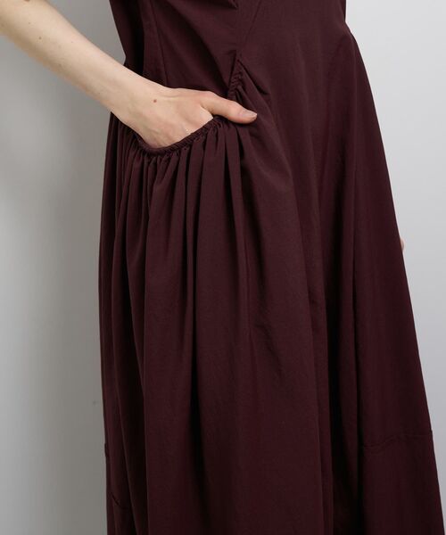 LANVIN en Bleu（ランバンオンブルー）の「ナイロンタスランギャザーワンピース（ワンピース・レディース・ボルドー/オフホワイト/ブラック・38/36）」の9枚目の写真