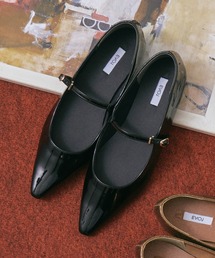 Doux archives（ドゥアルシーヴ）の「Vカットポインテッドトゥ