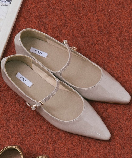 Doux archives（ドゥアルシーヴ）の「ストラップフラットパンプス（パンプス・レディース・ブラック/ゴールド/ベージュ・23.5/24.5）」の8枚目の写真