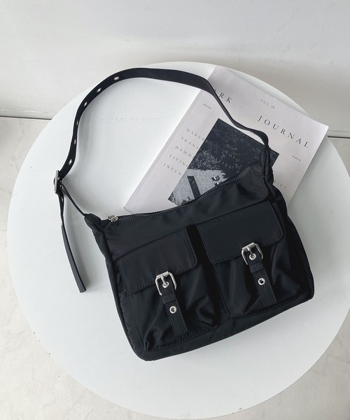 AS KNOW AS plus（アズノゥアズプラス）の「ダブルポケットショルダーバッグ【ZOZOTOWN限定アイテム】（ショルダーバッグ・レディース・ブラック/オフホワイト/イエロー・FREE）」の2枚目の写真