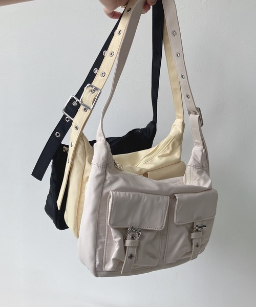 AS KNOW AS plus（アズノゥアズプラス）の「ダブルポケットショルダーバッグ【ZOZOTOWN限定アイテム】（ショルダーバッグ・レディース・ブラック/オフホワイト/イエロー・FREE）」の4枚目の写真