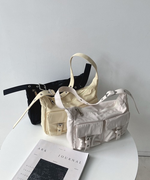 AS KNOW AS plus（アズノゥアズプラス）の「ダブルポケットショルダーバッグ【ZOZOTOWN限定アイテム】（ショルダーバッグ・レディース・ブラック/オフホワイト/イエロー・FREE）」の5枚目の写真