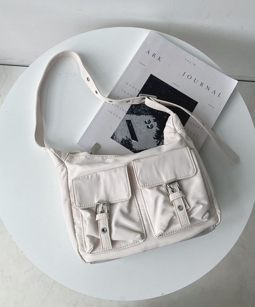 AS KNOW AS plus（アズノゥアズプラス）の「ダブルポケットショルダーバッグ【ZOZOTOWN限定アイテム】（ショルダーバッグ・レディース・ブラック/オフホワイト/イエロー・FREE）」の7枚目の写真