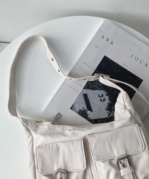 AS KNOW AS plus（アズノゥアズプラス）の「ダブルポケットショルダーバッグ【ZOZOTOWN限定アイテム】（ショルダーバッグ・レディース・ブラック/オフホワイト/イエロー・FREE）」の8枚目の写真