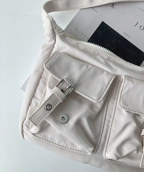 AS KNOW AS plus（アズノゥアズプラス）の「ダブルポケットショルダーバッグ【ZOZOTOWN限定アイテム】（ショルダーバッグ・レディース・ブラック/オフホワイト/イエロー・FREE）」の10枚目の写真