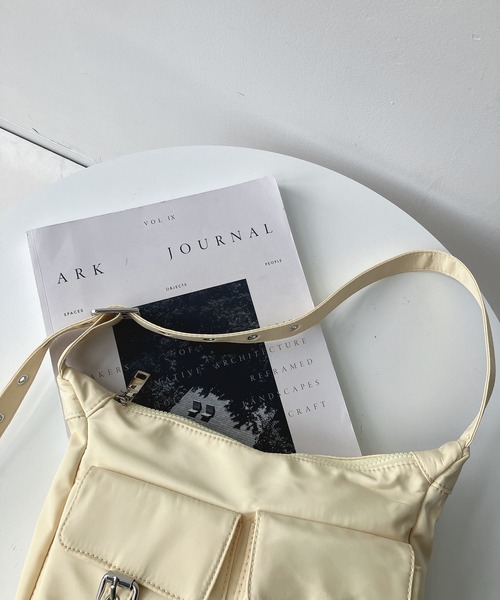 AS KNOW AS plus（アズノゥアズプラス）の「ダブルポケットショルダーバッグ【ZOZOTOWN限定アイテム】（ショルダーバッグ・レディース・ブラック/オフホワイト/イエロー・FREE）」の12枚目の写真