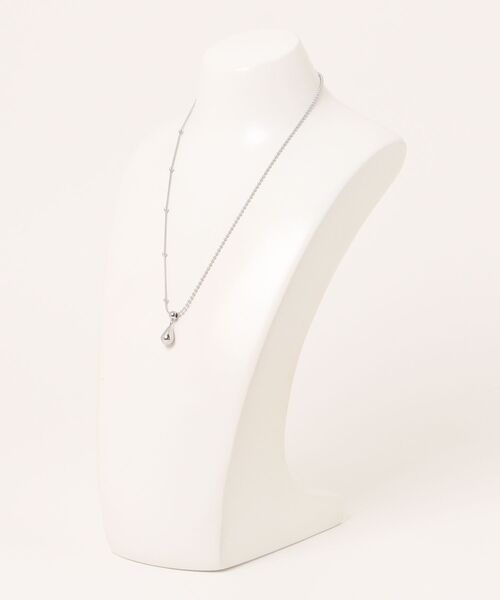 mysty woman（ミスティウーマン）の「ステンレスドロップモチーフネックレス 586687（ネックレス・レディース・ゴールド/シルバー・FREE）」の3枚目の写真