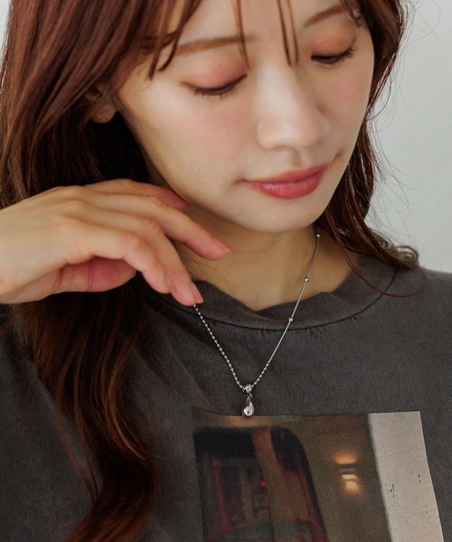 mysty woman（ミスティウーマン）の「ステンレスドロップモチーフネックレス 586687（ネックレス・レディース・ゴールド/シルバー・FREE）」の6枚目の写真