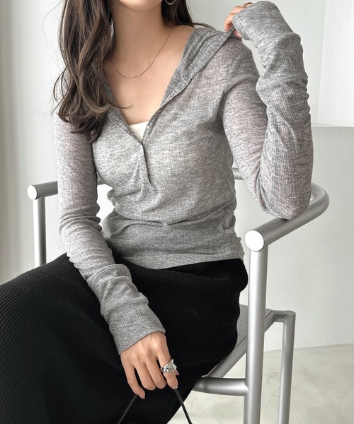 andme(アンドミー)の「シアーフーディトップス(Tシャツ/カットソー・レディース・ブラック/アイボリー/オフホワイト/杢グレー・FREE)」の4枚目の写真
