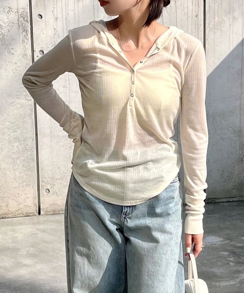 andme(アンドミー)の「シアーフーディトップス(Tシャツ/カットソー・レディース・ブラック/アイボリー/オフホワイト/杢グレー・FREE)」の3枚目の写真