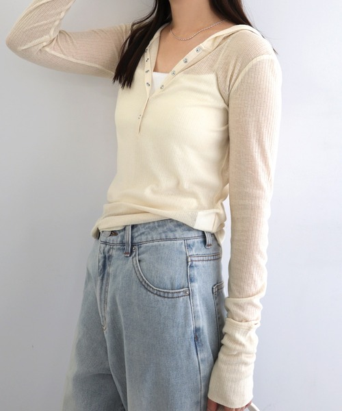andme(アンドミー)の「シアーフーディトップス(Tシャツ/カットソー・レディース・ブラック/アイボリー/オフホワイト/杢グレー・FREE)」の21枚目の写真