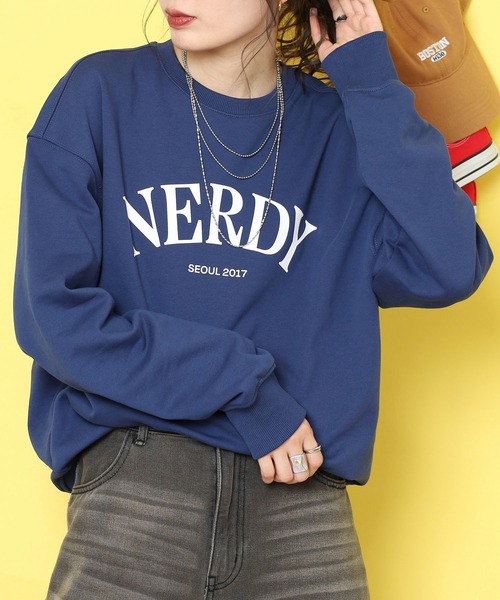 セール】セリフアーチロゴスウェットシャツ（スウェット）｜NERDY