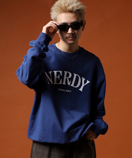 NERDY(ノルディ)の「セリフアーチロゴスウェットシャツ(スウェット・メンズ・ベージュ/ブルー/ブラック・SS/S/L/M)」の14枚目の写真