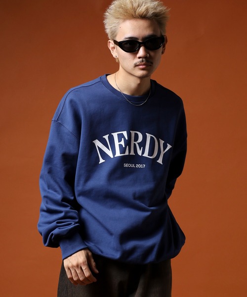 セール】セリフアーチロゴスウェットシャツ（スウェット）｜NERDY