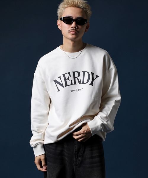 NERDY(ノルディ)の「セリフアーチロゴスウェットシャツ(スウェット・メンズ・ベージュ/ブルー/ブラック・SS/S/L/M)」の10枚目の写真