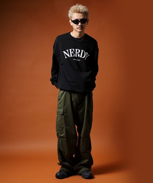 NERDY(ノルディ)の「セリフアーチロゴスウェットシャツ(スウェット・メンズ・ベージュ/ブルー/ブラック・SS/S/L/M)」の8枚目の写真