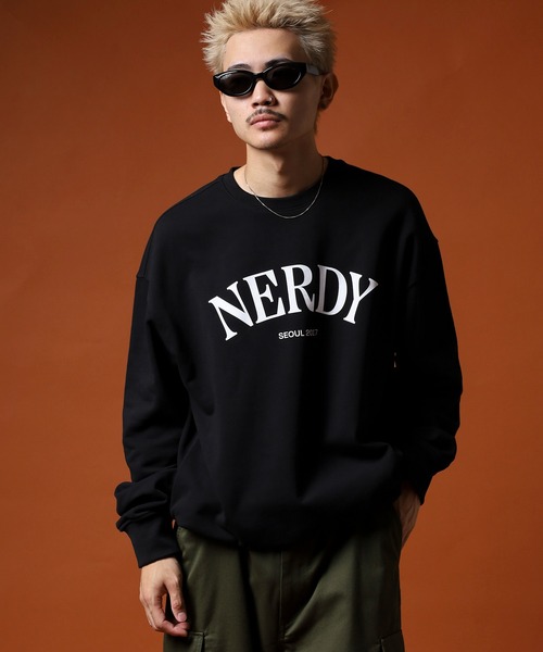 NERDY(ノルディ)の「セリフアーチロゴスウェットシャツ(スウェット・メンズ・ベージュ/ブルー/ブラック・SS/S/L/M)」の4枚目の写真