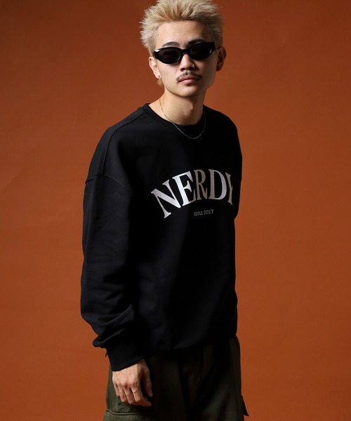 セール】セリフアーチロゴスウェットシャツ（スウェット）｜NERDY