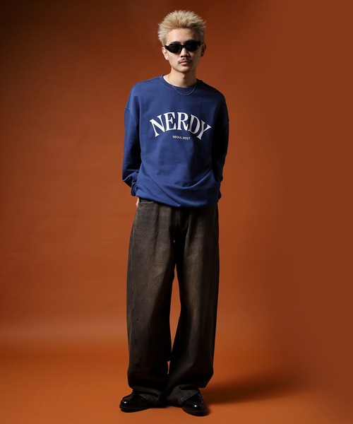 NERDY(ノルディ)の「セリフアーチロゴスウェットシャツ(スウェット・メンズ・ベージュ/ブルー/ブラック・SS/S/L/M)」の18枚目の写真