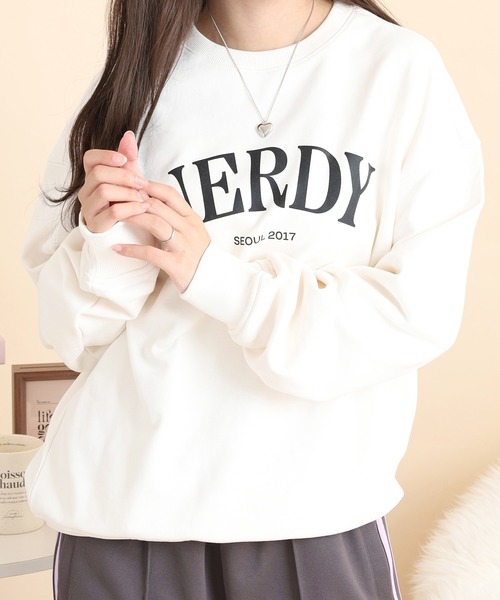 セール】セリフアーチロゴスウェットシャツ（スウェット）｜NERDY