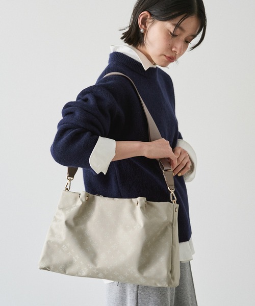 russet（ラシット）の「ナイロン三層2WAYトートバッグ（トートバッグ・レディース・ライトグレー/ブラック/ブラック×ブルー/キナリ・FREE）」の2枚目の写真