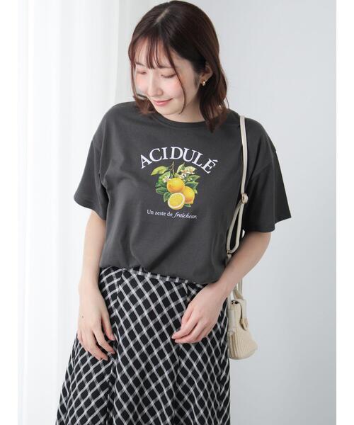Te chichi TERRASSE（テチチテラス）の「フルーツモチーフ柄Tシャツ（Tシャツ/カットソー・レディース・ブラック/チャコールグレー/オフホワイト・F）」の6枚目の写真