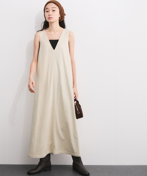 ADAM ET ROPE'（アダムエロペ）の「フェイクスウェードライクジャンパースカート（ジャンパースカート・レディース・キャメル/オフホワイト・FREE）」の2枚目の写真