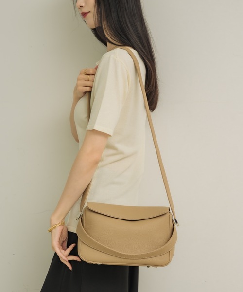 NEUNA(ヌナ)の「2wayスクエアショルダーバッグ(ショルダーバッグ・レディース・ブラック/アイボリー/ベージュ・FREE)」の6枚目の写真