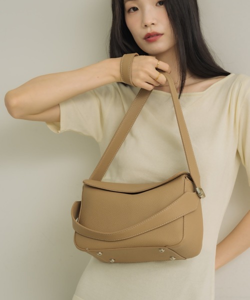 NEUNA(ヌナ)の「2wayスクエアショルダーバッグ(ショルダーバッグ・レディース・ブラック/アイボリー/ベージュ・FREE)」の5枚目の写真