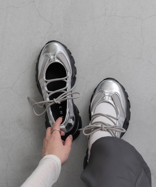 menue（メヌエ）の「レースアップ 厚底 バレエスニーカー（スニーカー・レディース・ブラック/ブラウン/ダークグレー/シルバー・S/M/L/LL）」の4枚目の写真