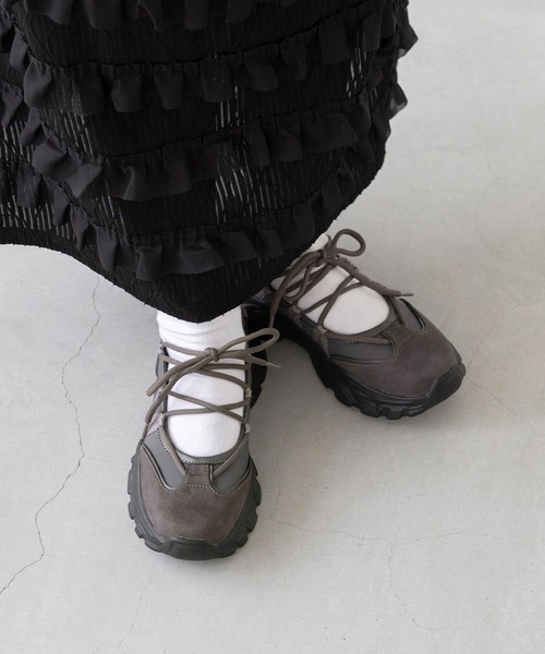 menue（メヌエ）の「レースアップ 厚底 バレエスニーカー（スニーカー・レディース・ブラック/ブラウン/ダークグレー/シルバー・S/M/L/LL）」の11枚目の写真