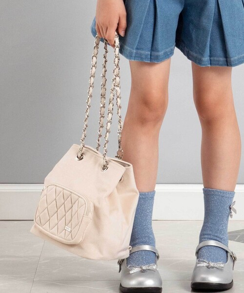 BeBe（ベベ）の「キルティングベロア2wayバケットバッグ（ショルダーバッグ・キッズ・ベージュ/ピンク・FREE）」の4枚目の写真