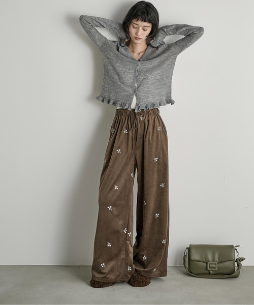 THE YOn（ザヨン）の「フラワーエンブロイダリーベロアイージーパンツ（その他パンツ・レディース・ブラック/ブラウン・FREE）」の17枚目の写真