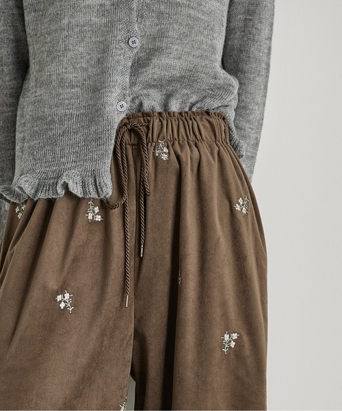 THE YOn（ザヨン）の「フラワーエンブロイダリーベロアイージーパンツ（その他パンツ・レディース・ブラック/ブラウン・FREE）」の10枚目の写真