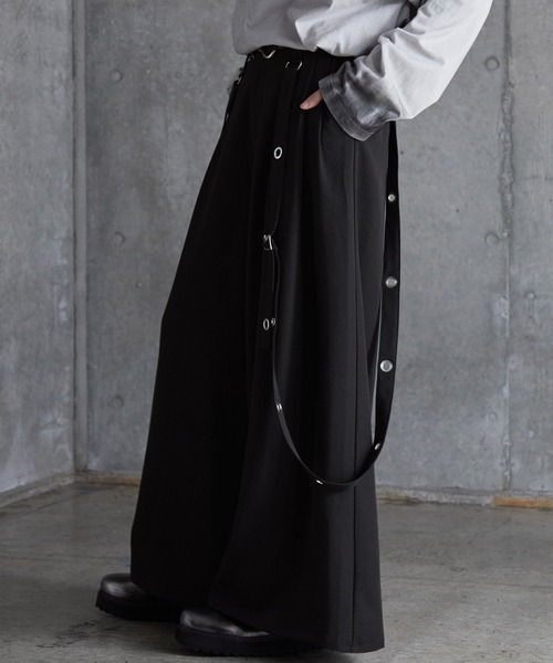 SERACE(セラス)の「【SERACE】Loose silhouette drape mode suspender wide slacks / ルーズシルエットドレープモードサスペンダーワイドスラックス(スラックス・メンズ・ライトグレー/ブラック・L/M/S)」の3枚目の写真
