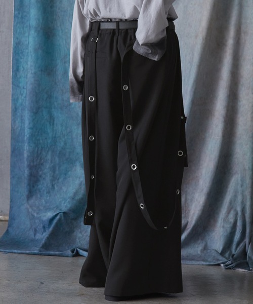 SERACE(セラス)の「【SERACE】Loose silhouette drape mode suspender wide slacks / ルーズシルエットドレープモードサスペンダーワイドスラックス(スラックス・メンズ・ライトグレー/ブラック・L/M/S)」の8枚目の写真