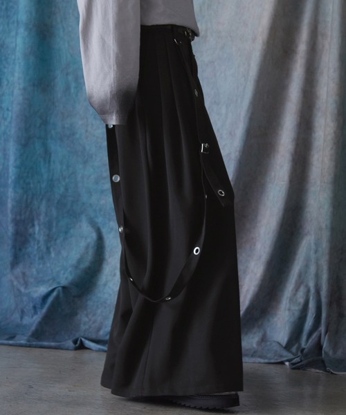 SERACE(セラス)の「【SERACE】Loose silhouette drape mode suspender wide slacks / ルーズシルエットドレープモードサスペンダーワイドスラックス(スラックス・メンズ・ライトグレー/ブラック・L/M/S)」の9枚目の写真