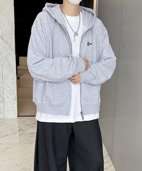 FVLMEN(フルメン)の「【FVLMEN】onepoint logo embroidery short W zip parka/ワンポイント ロゴ 刺繍 短丈 ダブル ジップ パーカー(パーカー・メンズ・グレー/ブラック/ネイビー・MEDIUM/LARGE)」の2枚目の写真