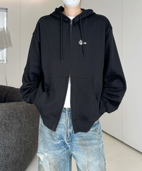 FVLMEN(フルメン)の「【FVLMEN】onepoint logo embroidery short W zip parka/ワンポイント ロゴ 刺繍 短丈 ダブル ジップ パーカー(パーカー・メンズ・グレー/ブラック/ネイビー・MEDIUM/LARGE)」の5枚目の写真