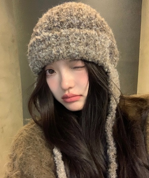 Burner(バーナー)の「【OKUOKU 0909】耳あて付き ニット帽 oku-bosi-4-19(ニットキャップ/ビーニー・レディース・ダークブラック/ブラウン系その他/パープル系その他/ライトグレー・FREE)」の1枚目の写真