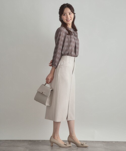 couture brooch(クチュールブローチ)の「【洗える・ストレッチ・通勤】スエード調ダンボールIラインスカート(スカート・レディース・ライトグレー/チャコールグレー/ボルドー・36/38/40/42)」の9枚目の写真