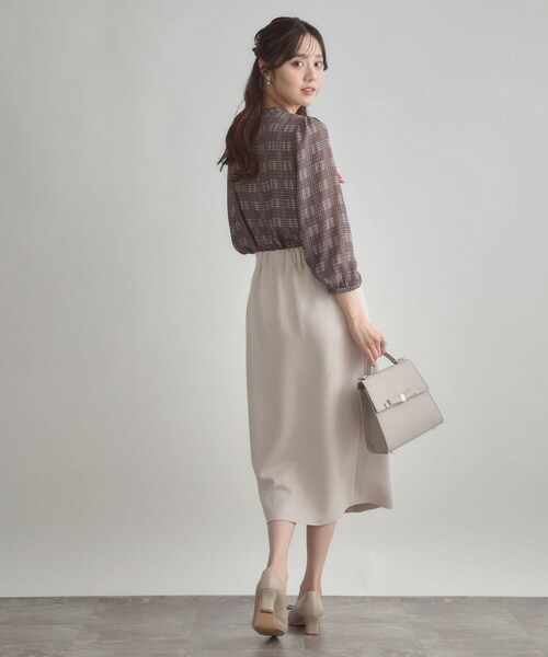 couture brooch(クチュールブローチ)の「【洗える・ストレッチ・通勤】スエード調ダンボールIラインスカート(スカート・レディース・ライトグレー/チャコールグレー/ボルドー・36/38/40/42)」の8枚目の写真