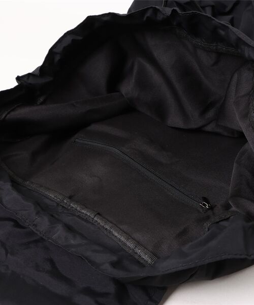 VIBGYOR(ヴィブジョー)の「【IZU】 ナイロンビッグパックリュック(バックパック/リュック・レディース・ブラック/アイボリー/ブラウン・FREE)」の6枚目の写真