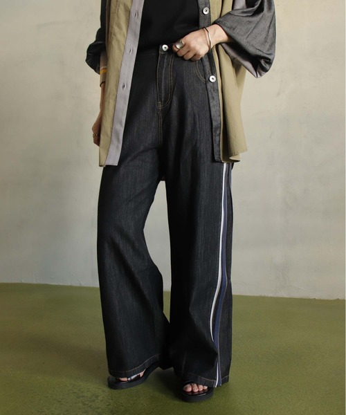 BITTOKO(ビットコ)の「サイドWジップデニムパンツ(デニムパンツ・レディース・ブラック/ブルー・SMALL/MEDIUM)」の1枚目の写真