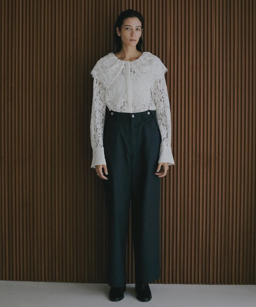 MANOF（マノフ）の「LACE COLLAR SHIRT（シャツ/ブラウス・レディース・カーキ/ブラック/ホワイト・F）」の8枚目の写真