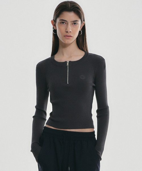 NICK&NICOLE(ニックアンドニコール)の「HALF ZIP UP SLIM CROP TOP_CHARCOAL(Tシャツ/カットソー・レディース・その他・FREE)」の1枚目の写真