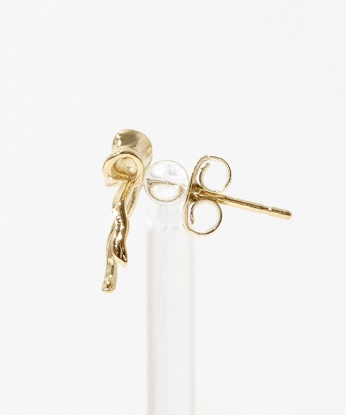 flower（フラワー）の「ニュアンスリボンピアス（ピアス（片耳用）・レディース・ゴールド・FREE）」の2枚目の写真