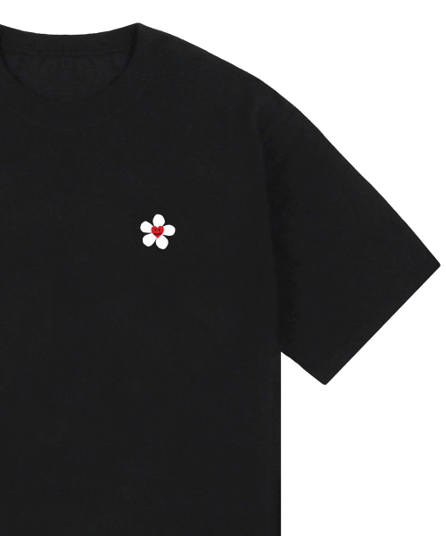 GRAVER（グレーバー）の「[ユニセックス]スモールフラワーハート半袖Tシャツ_ブラック（Tシャツ/カットソー・レディース・ブラック・SMALL/MEDIUM/LARGE/X-LARGE）」の3枚目の写真