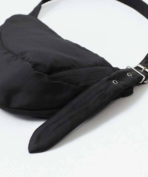 VEIN （ヴェイン）の「リバースサテン ショルダーバッグ / REVERSE SATIN SHOULDER BAG（ショルダーバッグ・メンズ・カーキ/ブラック・ONE SIZE）」の4枚目の写真